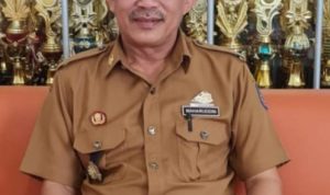 Kepala UPT SMA Negeri 1 Soppeng Naharuddin.SPd, MPd